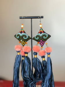 (New Collection) Handcraft Earrings From Thailand (B01)